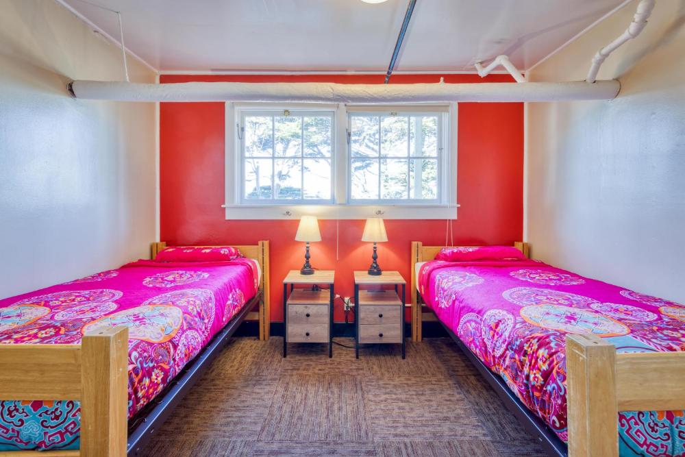 Private 2-Person Twin Room interior